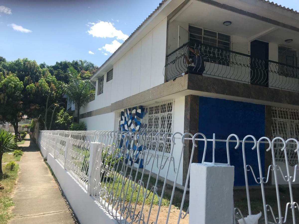 Home To Go Hostal Apartamentos Cali Exterior photo